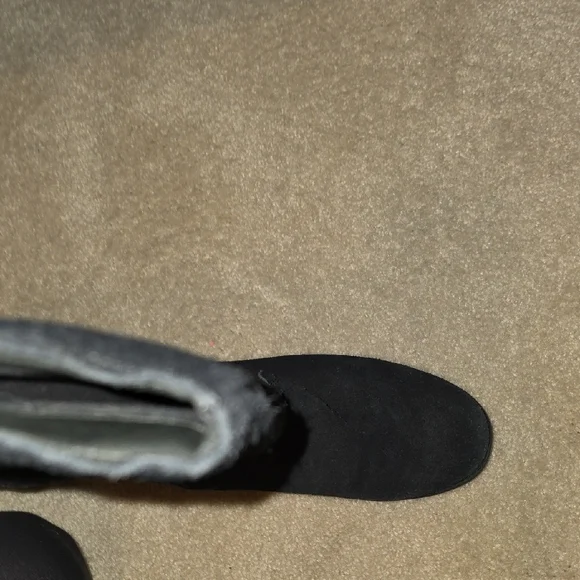 UGG Women's Black Winter Boots - Picture 4 of 16